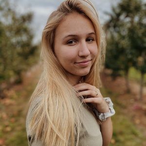 Meet your Posher, Hannah